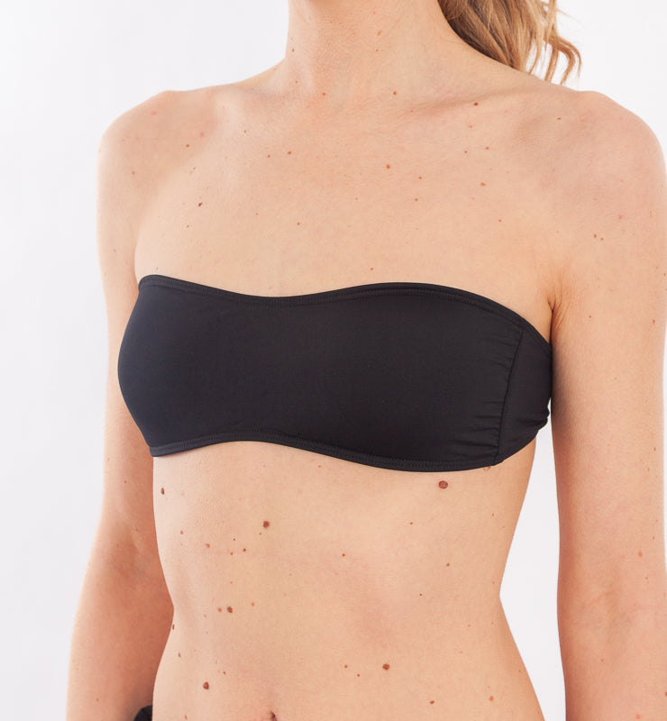 Top costume a fascia con coppa in tessuto riciclato