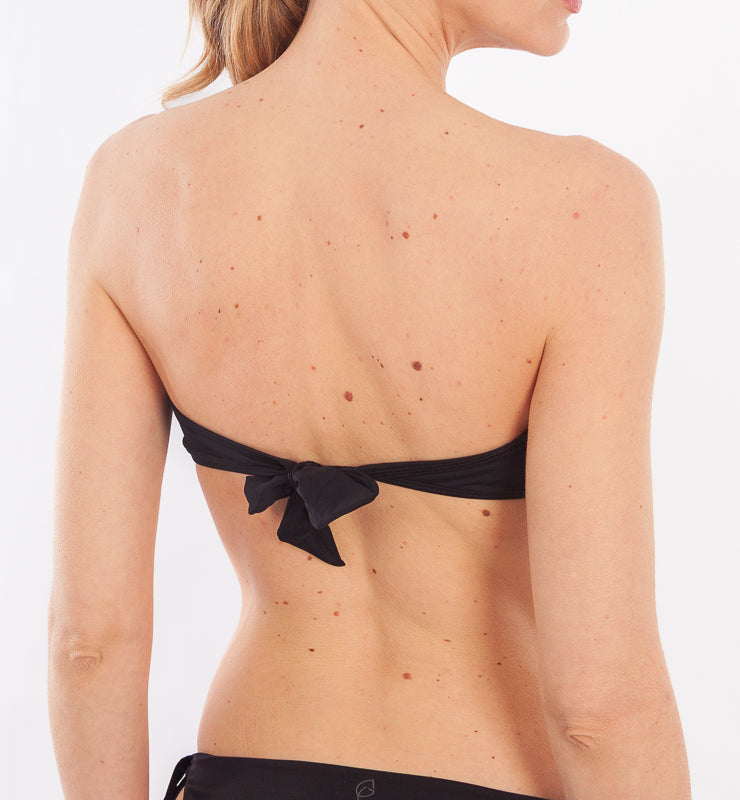 Top costume a fascia con coppa in tessuto riciclato