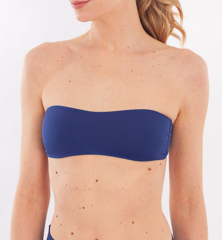 Top costume a fascia con coppa in tessuto riciclato