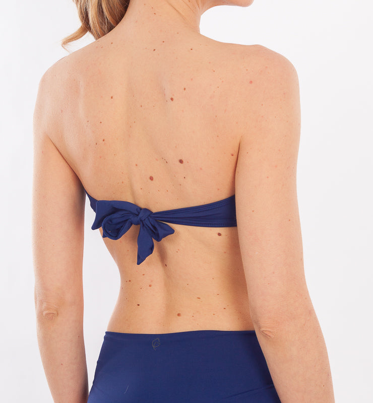 Top costume a fascia con coppa in tessuto riciclato