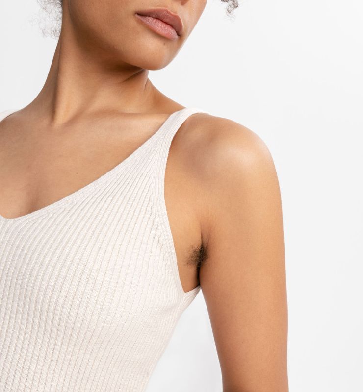 Top in maglia a costine con scollo a V
